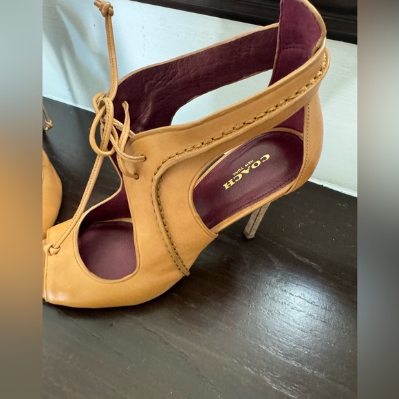 Coach camel leather 4 inch heels. Size 9.5M - Picture 4 of 8